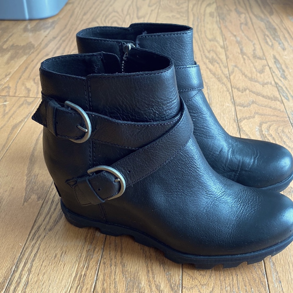 Sorel Joan of Arctic Wedge II Buckled Leather Boot Size 10